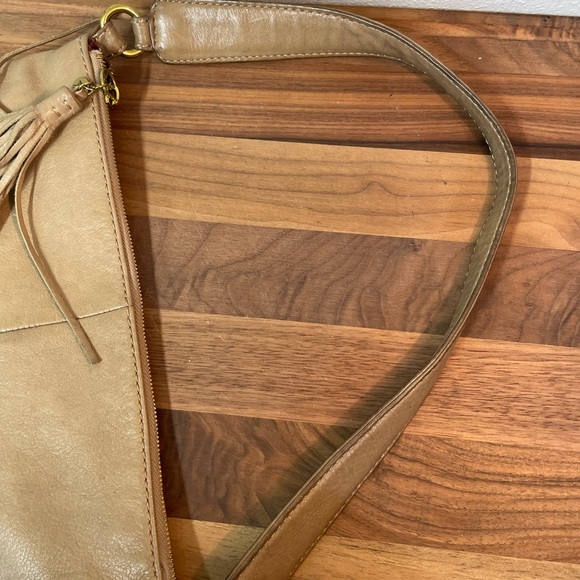 HOBO Leather Shoulder Bag Boho Slouchy Zip Top Pockets Fringe Neutral Classic - Picture 14 of 16